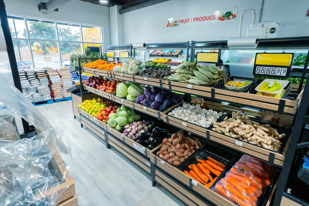 Fresh fruit and vegetable section at Tomatoes Bazar Milton